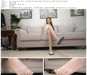 Asian Girls Feet - The Big Girl Momo Shows Off Her Sexy 43Eu Big Feet15 4K