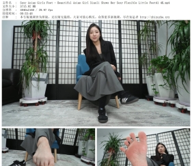 Asian Girl Xiaoli Shows Her Sexy Flexible Little Feet41 4K